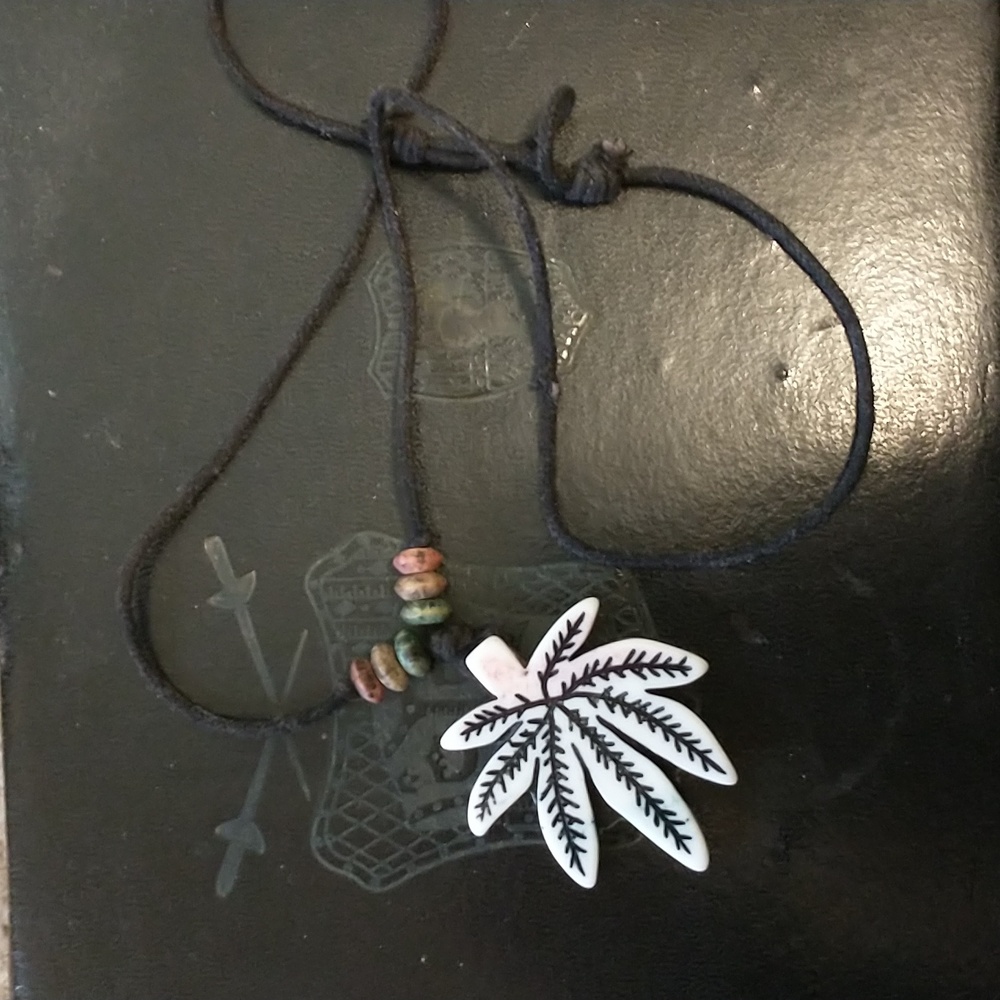 Pot leaf necklace